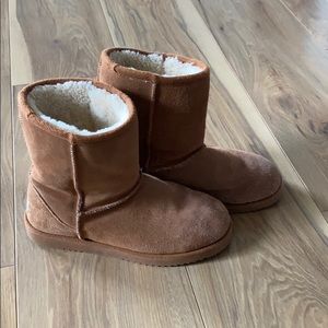 Women’s Sheepskin slipper boots size 7